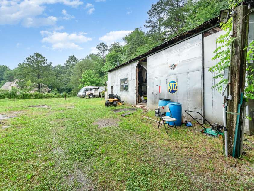 11201 Johnson Davis Road, Huntersville, NC 28078.  MLS# CAR4268331, YatesRealty ID 26663. 
