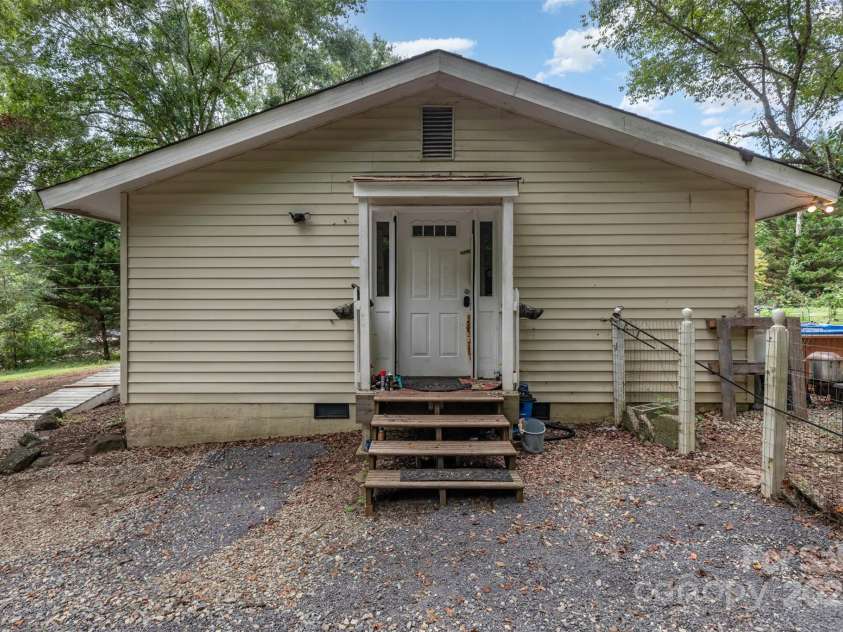 11201 Johnson Davis Road, Huntersville, NC 28078.  MLS# CAR4295442, YatesRealty ID 26663. Back Porch