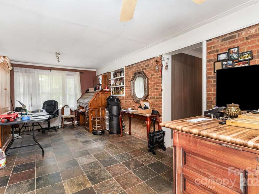 11201 Johnson Davis Road, Huntersville, NC 28078.  MLS# CAR4295442, YatesRealty ID 26663. Office