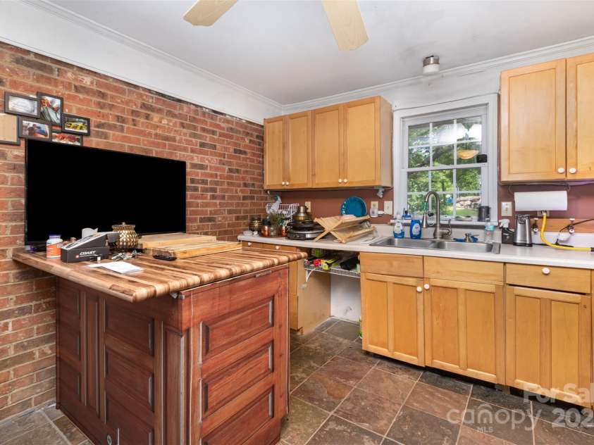 11201 Johnson Davis Road, Huntersville, NC 28078.  MLS# CAR4295442, YatesRealty ID 26663. Office