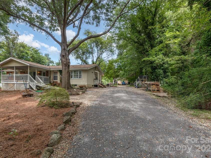 11201 Johnson Davis Road, Huntersville, NC 28078.  MLS# CAR4295442, YatesRealty ID 26663. Pathway
