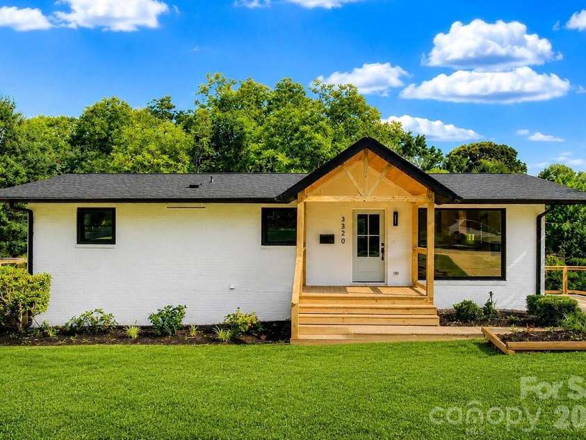 3320 Winterfield Place, Charlotte, NC 28205.  MLS# CAR4398719, YatesRealty ID 26663. 