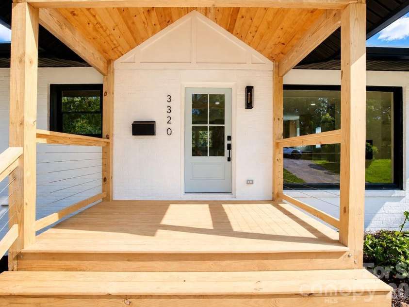 3320 Winterfield Place, Charlotte, NC 28205.  MLS# CAR4398719, YatesRealty ID 26663. 