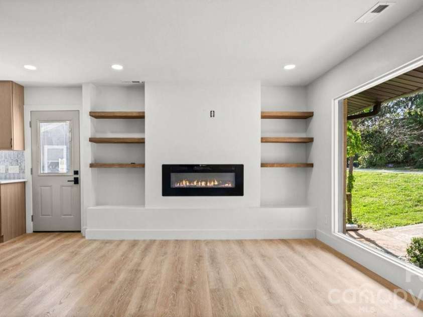 3320 Winterfield Place, Charlotte, NC 28205.  MLS# CAR4398719, YatesRealty ID 26663. 