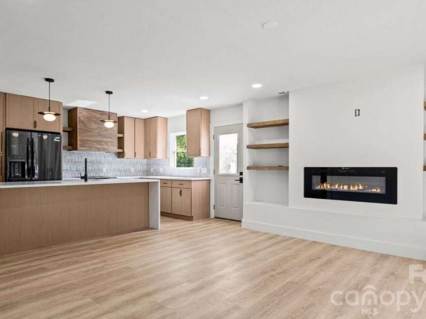 3320 Winterfield Place, Charlotte, NC 28205.  MLS# CAR4398719, YatesRealty ID 26663. 