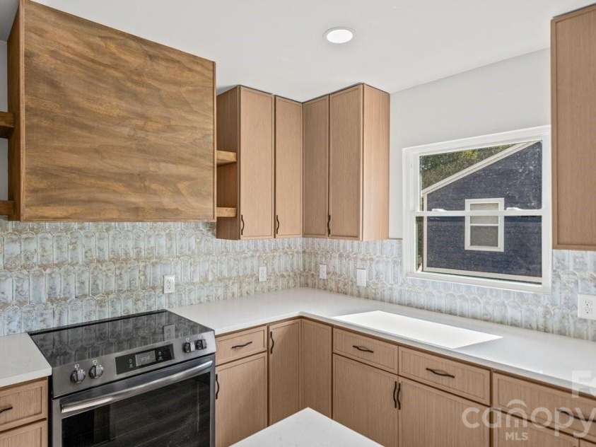 3320 Winterfield Place, Charlotte, NC 28205.  MLS# CAR4398719, YatesRealty ID 26663. 
