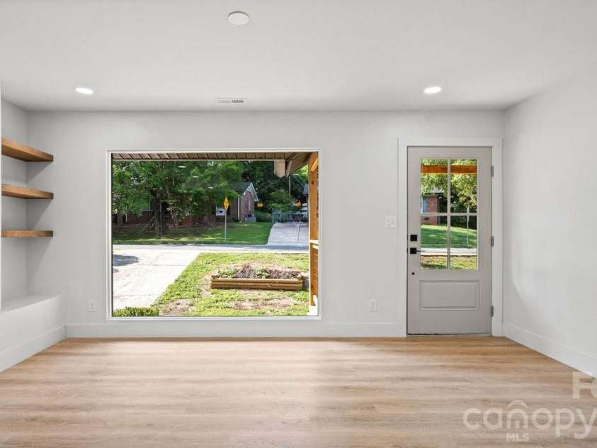 3320 Winterfield Place, Charlotte, NC 28205.  MLS# CAR4398719, YatesRealty ID 26663. 