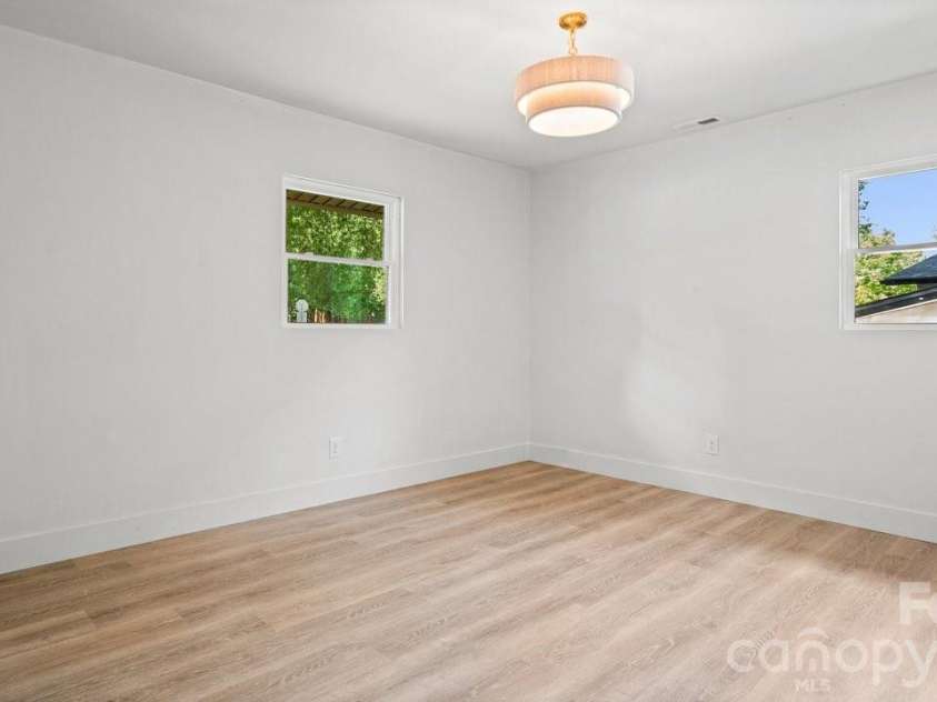 3320 Winterfield Place, Charlotte, NC 28205.  MLS# CAR4398719, YatesRealty ID 26663. 