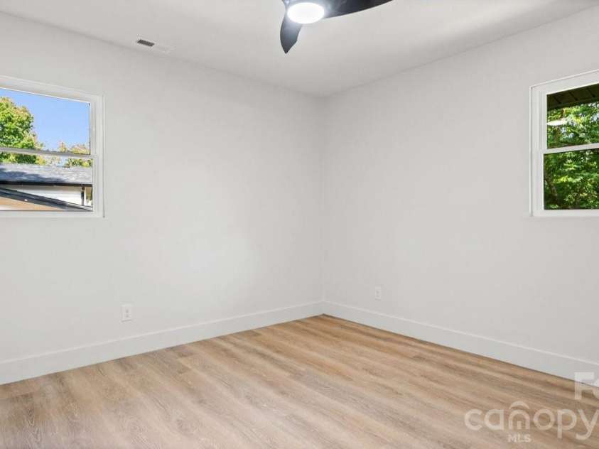 3320 Winterfield Place, Charlotte, NC 28205.  MLS# CAR4398719, YatesRealty ID 26663. 