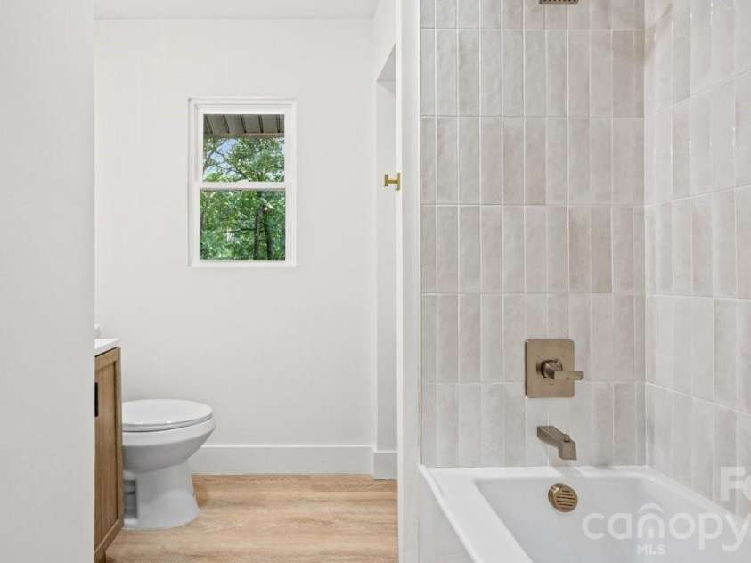 3320 Winterfield Place, Charlotte, NC 28205.  MLS# CAR4398719, YatesRealty ID 26663. 