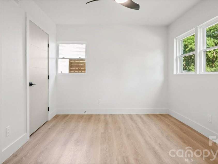 3320 Winterfield Place, Charlotte, NC 28205.  MLS# CAR4398719, YatesRealty ID 26663. 