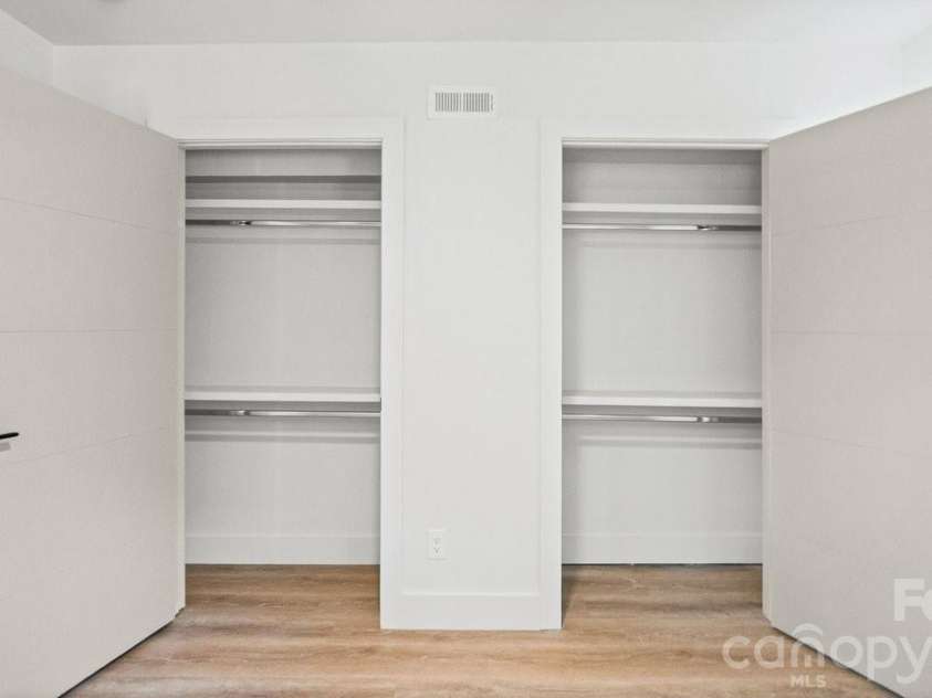 3320 Winterfield Place, Charlotte, NC 28205.  MLS# CAR4398719, YatesRealty ID 26663. 
