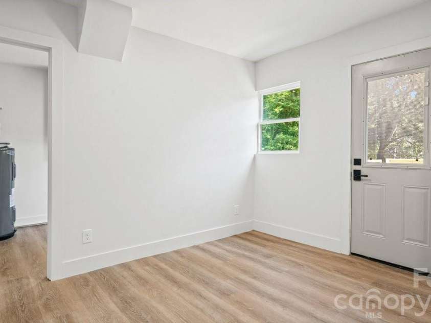 3320 Winterfield Place, Charlotte, NC 28205.  MLS# CAR4398719, YatesRealty ID 26663. 