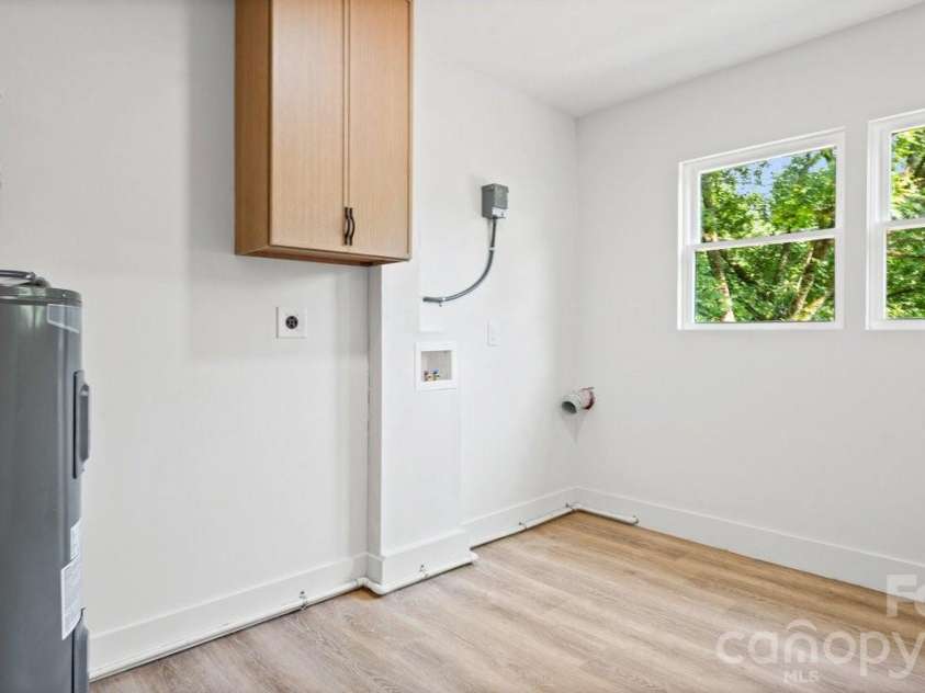 3320 Winterfield Place, Charlotte, NC 28205.  MLS# CAR4398719, YatesRealty ID 26663. 