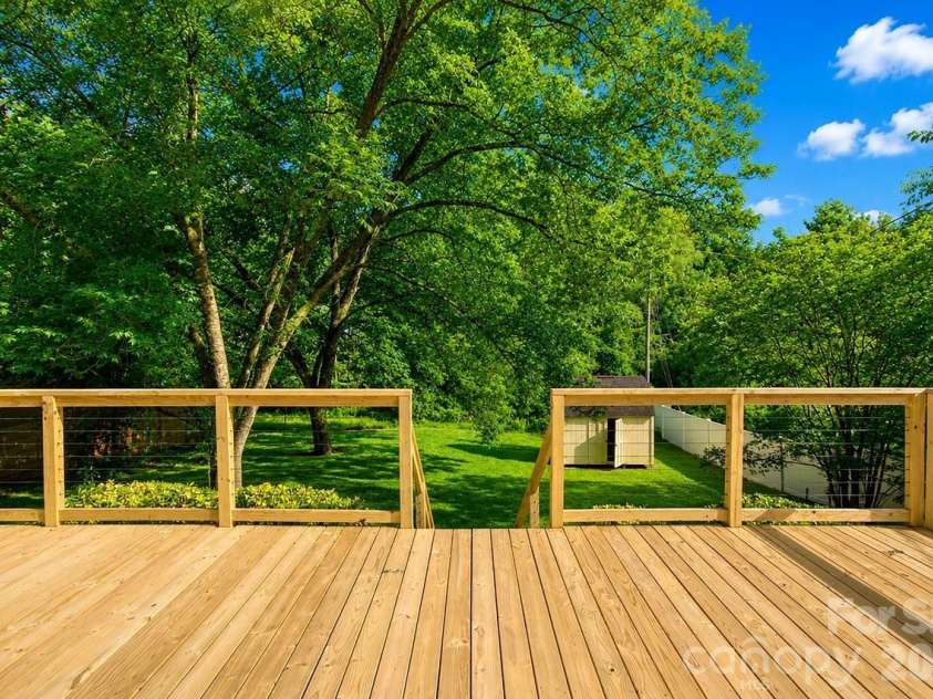 3320 Winterfield Place, Charlotte, NC 28205.  MLS# CAR4398719, YatesRealty ID 26663. 