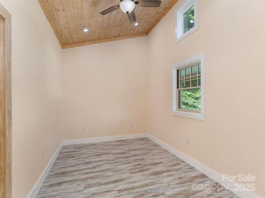 161 Hill Street, Waynesville, NC 28786.  MLS# CAR4269618, YatesRealty ID 26664. 