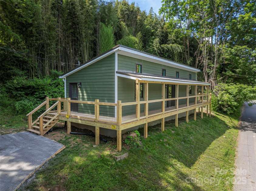 161 Hill Street, Waynesville, NC 28786.  MLS# CAR4269618, YatesRealty ID 26664. 