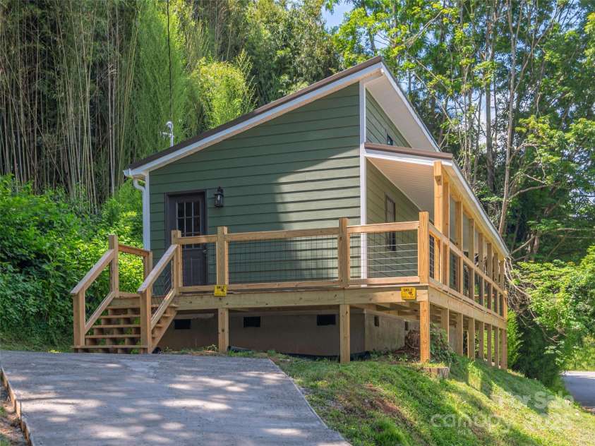 161 Hill Street, Waynesville, NC 28786.  MLS# CAR4269618, YatesRealty ID 26664. 