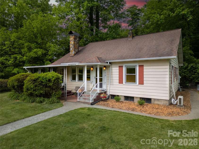 470 Cherryfield Loop, Brevard, NC 28712.  MLS# CAR4380188, YatesRealty ID 26664. 