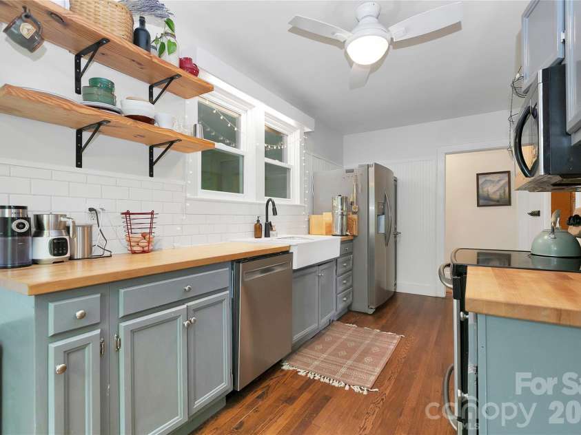 470 Cherryfield Loop, Brevard, NC 28712.  MLS# CAR4380188, YatesRealty ID 26664. 