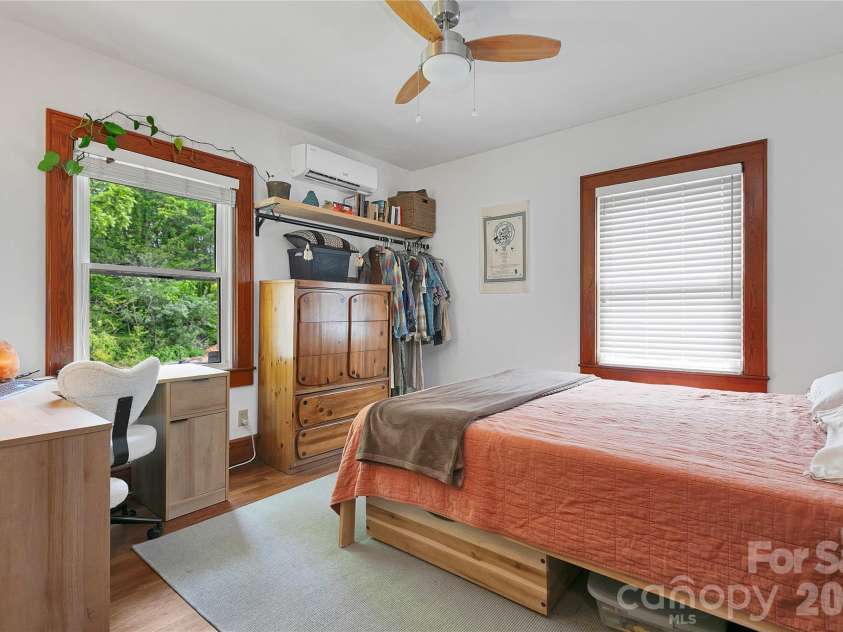 470 Cherryfield Loop, Brevard, NC 28712.  MLS# CAR4380188, YatesRealty ID 26664. 
