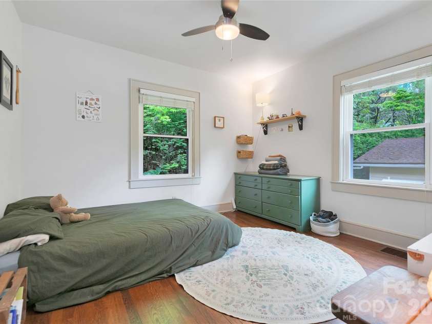 470 Cherryfield Loop, Brevard, NC 28712.  MLS# CAR4380188, YatesRealty ID 26664. 