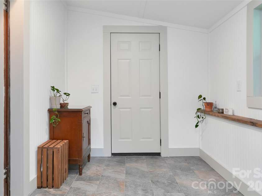 470 Cherryfield Loop, Brevard, NC 28712.  MLS# CAR4380188, YatesRealty ID 26664. 