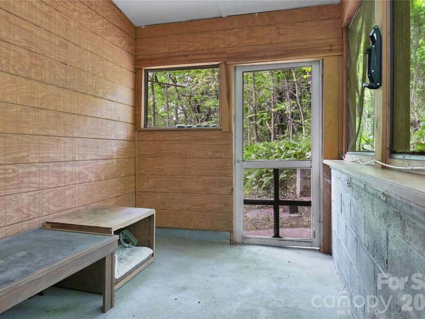 470 Cherryfield Loop, Brevard, NC 28712.  MLS# CAR4380188, YatesRealty ID 26664. 
