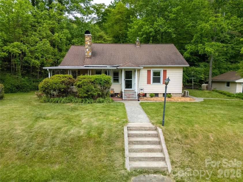 470 Cherryfield Loop, Brevard, NC 28712.  MLS# CAR4380188, YatesRealty ID 26664. 