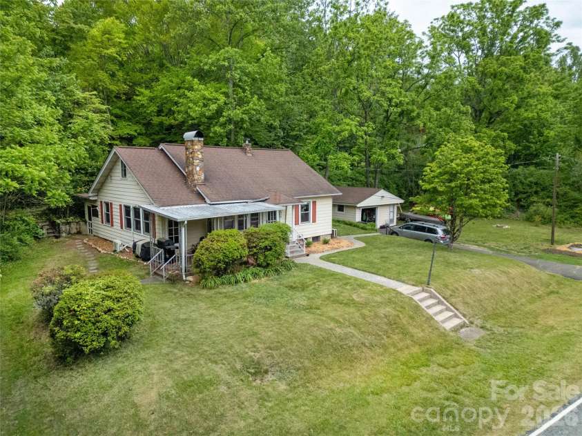 470 Cherryfield Loop, Brevard, NC 28712.  MLS# CAR4380188, YatesRealty ID 26664. 