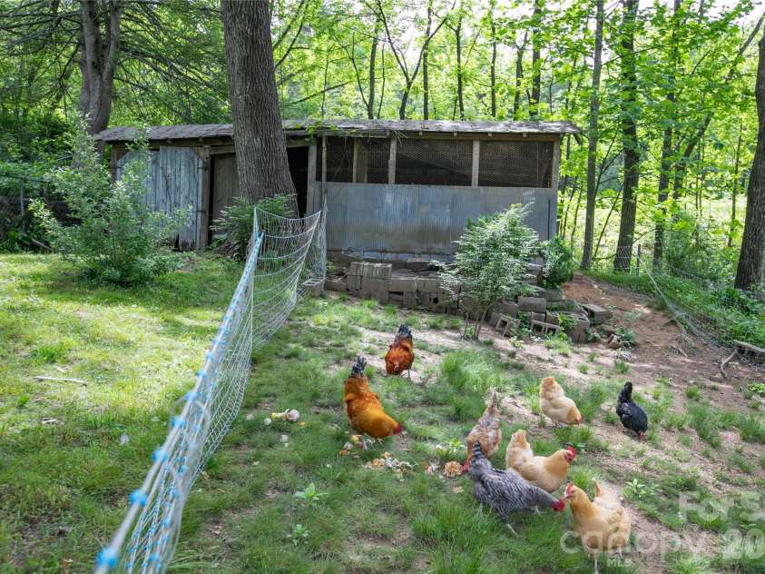 470 Cherryfield Loop, Brevard, NC 28712.  MLS# CAR4380188, YatesRealty ID 26664. 