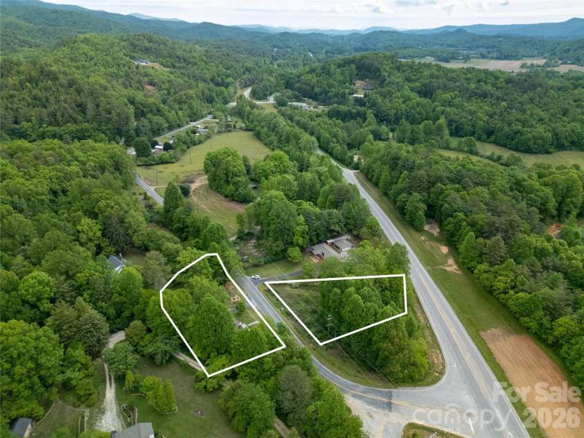 470 Cherryfield Loop, Brevard, NC 28712.  MLS# CAR4380188, YatesRealty ID 26664. 
