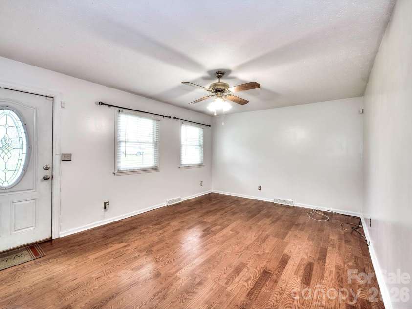 109 Oxford Street, Shelby, NC 28152.  MLS# CAR4386415, YatesRealty ID 26665. 