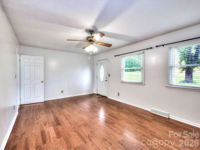 109 Oxford Street, Shelby, NC 28152.  MLS# CAR4386415, YatesRealty ID 26665. 