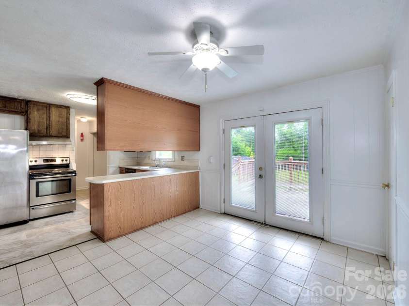 109 Oxford Street, Shelby, NC 28152.  MLS# CAR4386415, YatesRealty ID 26665. 