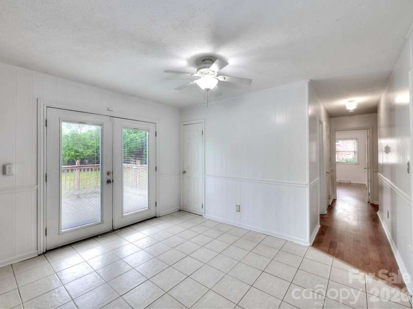 109 Oxford Street, Shelby, NC 28152.  MLS# CAR4386415, YatesRealty ID 26665. 