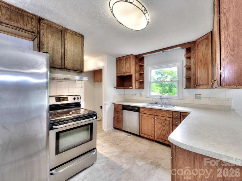 109 Oxford Street, Shelby, NC 28152.  MLS# CAR4386415, YatesRealty ID 26665. 