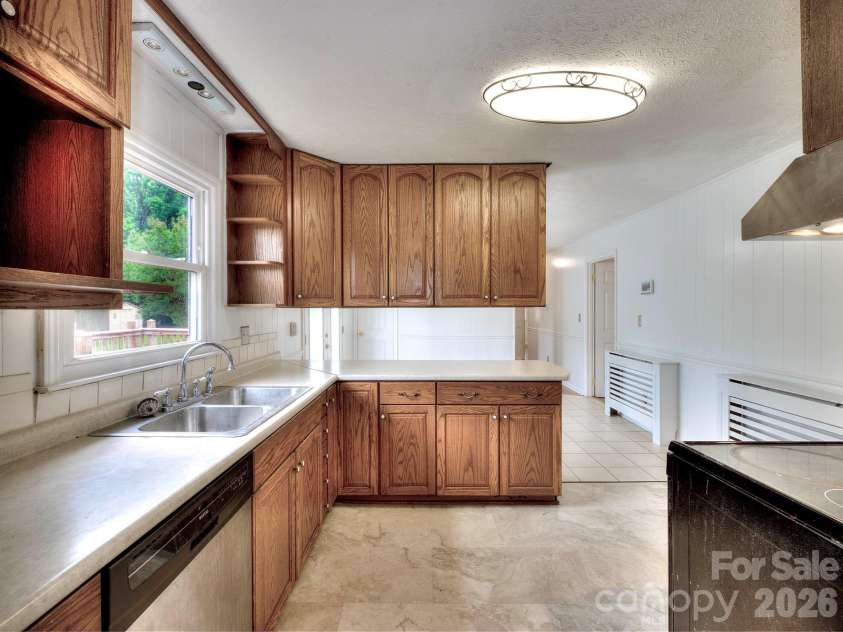 109 Oxford Street, Shelby, NC 28152.  MLS# CAR4386415, YatesRealty ID 26665. 