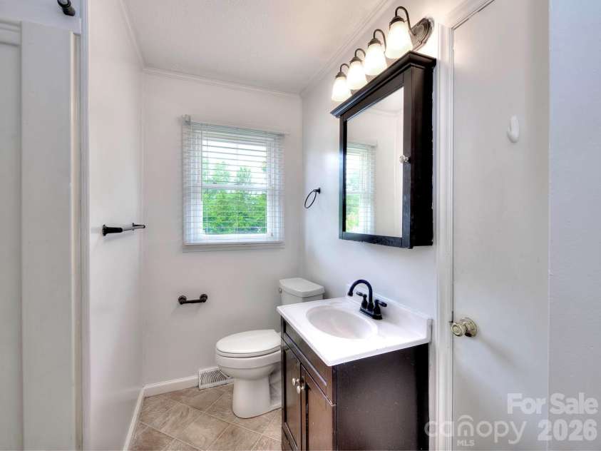 109 Oxford Street, Shelby, NC 28152.  MLS# CAR4386415, YatesRealty ID 26665. 