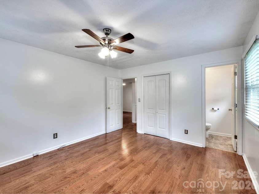 109 Oxford Street, Shelby, NC 28152.  MLS# CAR4386415, YatesRealty ID 26665. 