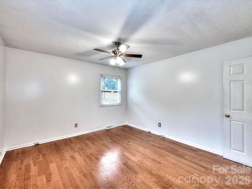 109 Oxford Street, Shelby, NC 28152.  MLS# CAR4386415, YatesRealty ID 26665. 