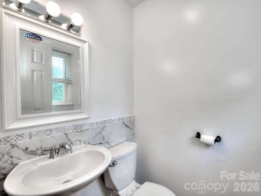 109 Oxford Street, Shelby, NC 28152.  MLS# CAR4386415, YatesRealty ID 26665. 