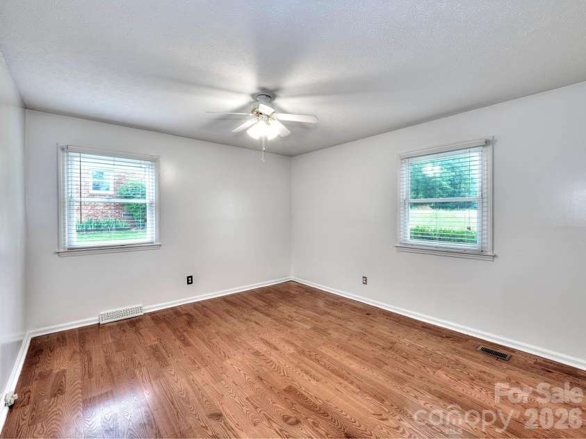 109 Oxford Street, Shelby, NC 28152.  MLS# CAR4386415, YatesRealty ID 26665. 
