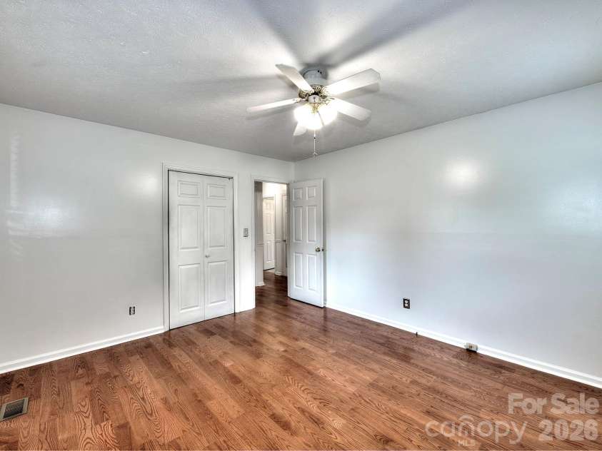 109 Oxford Street, Shelby, NC 28152.  MLS# CAR4386415, YatesRealty ID 26665. 
