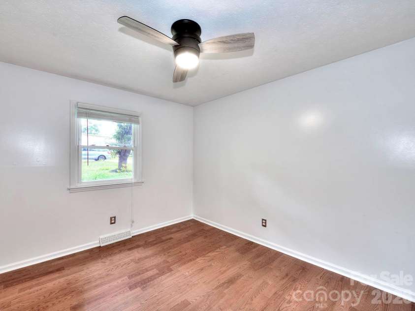 109 Oxford Street, Shelby, NC 28152.  MLS# CAR4386415, YatesRealty ID 26665. 