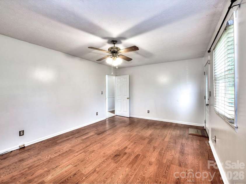 109 Oxford Street, Shelby, NC 28152.  MLS# CAR4386415, YatesRealty ID 26665. 