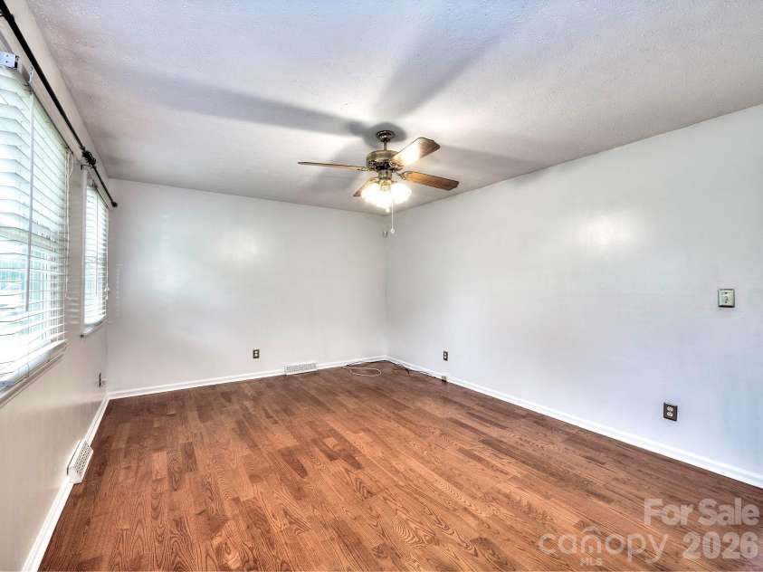 109 Oxford Street, Shelby, NC 28152.  MLS# CAR4386415, YatesRealty ID 26665. 
