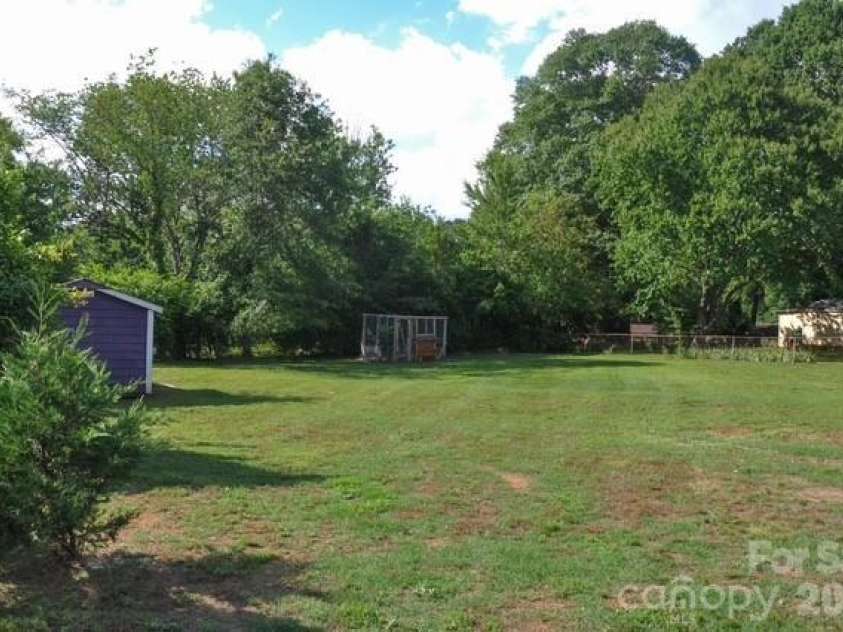 109 Oxford Street, Shelby, NC 28152.  MLS# CAR4386415, YatesRealty ID 26665. 