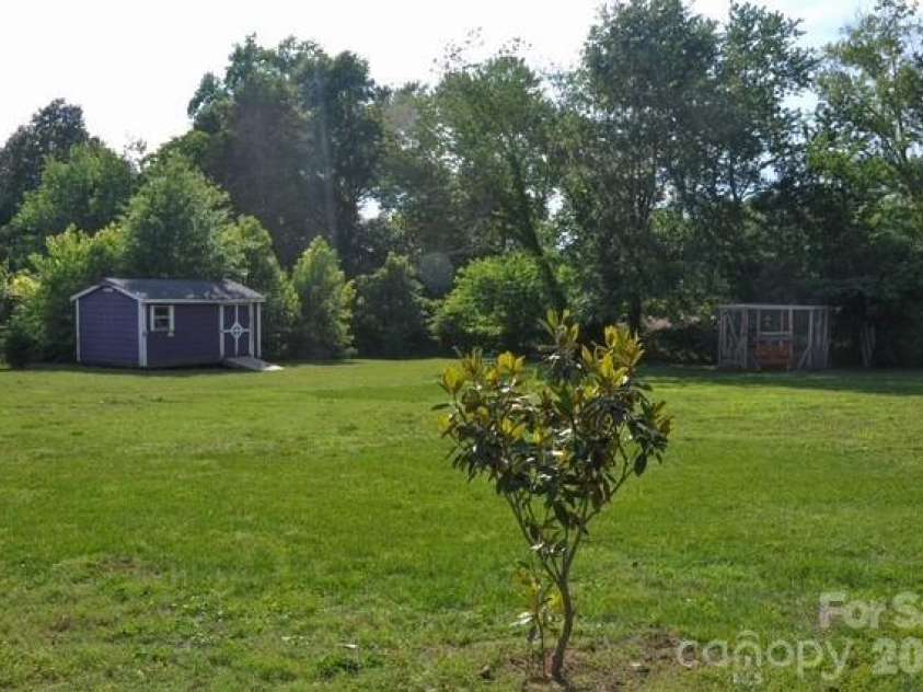 109 Oxford Street, Shelby, NC 28152.  MLS# CAR4386415, YatesRealty ID 26665. 