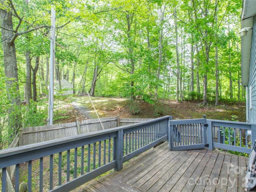 115 Knoll Ridge Lane, Waynesville, NC 28785.  MLS# CAR4376949, YatesRealty ID 26666. 